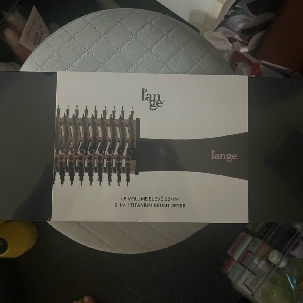 Brand new never opened Lange le volume eleve